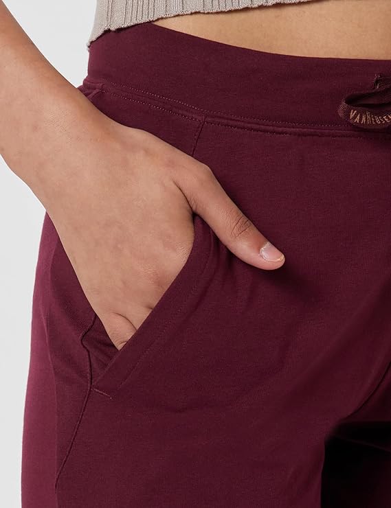 Van Heusen Women's Relaxed Fit High Rise Smart Tech+ Easy Stain Release Solid Lounge Capri