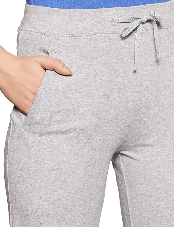 Van Heusen Women's Relaxed Fit High Rise Smart Tech+ Easy Stain Release Solid Lounge Capri